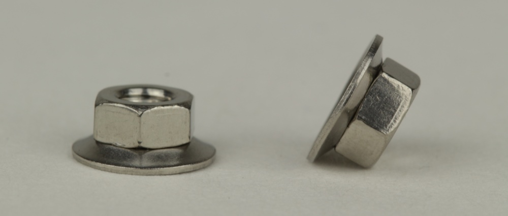 Kombimutter Art. 9085 -  Edelstahl A2 -  M 5 mit beweglicher Scheibe 15 mm