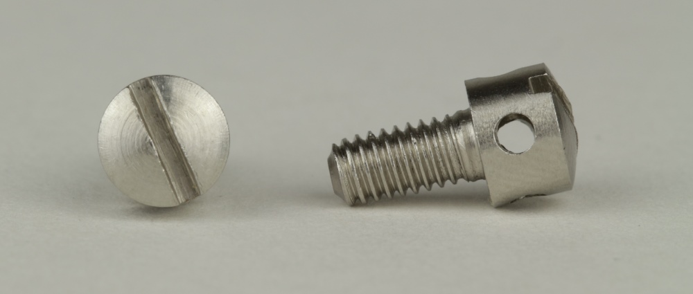 DIN 404 - Edelstahl 1.4305 - Kreuzlochschraube mit Schlitz - M 4x25